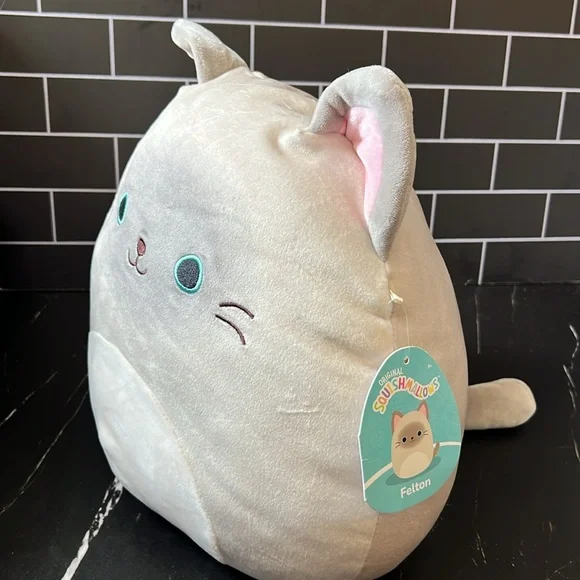 Felton the Siamese Cat - Picture 2 of 3